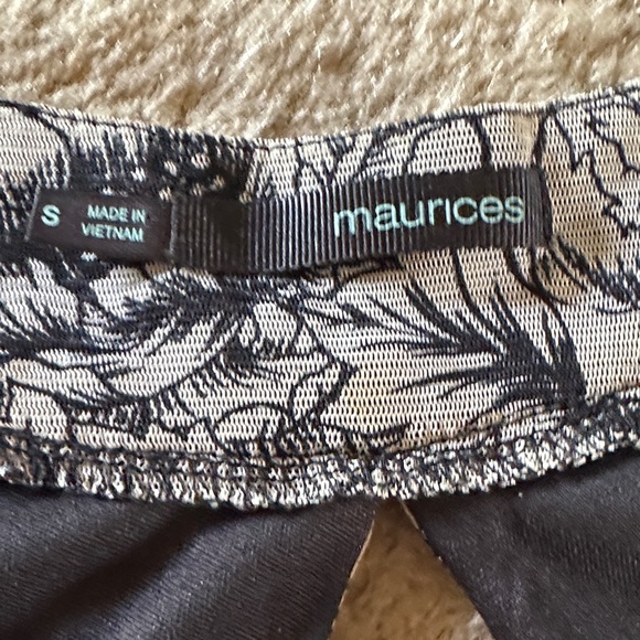 Maurices Black and White Floral Top with beaded neckline size small - Picture 2 of 6